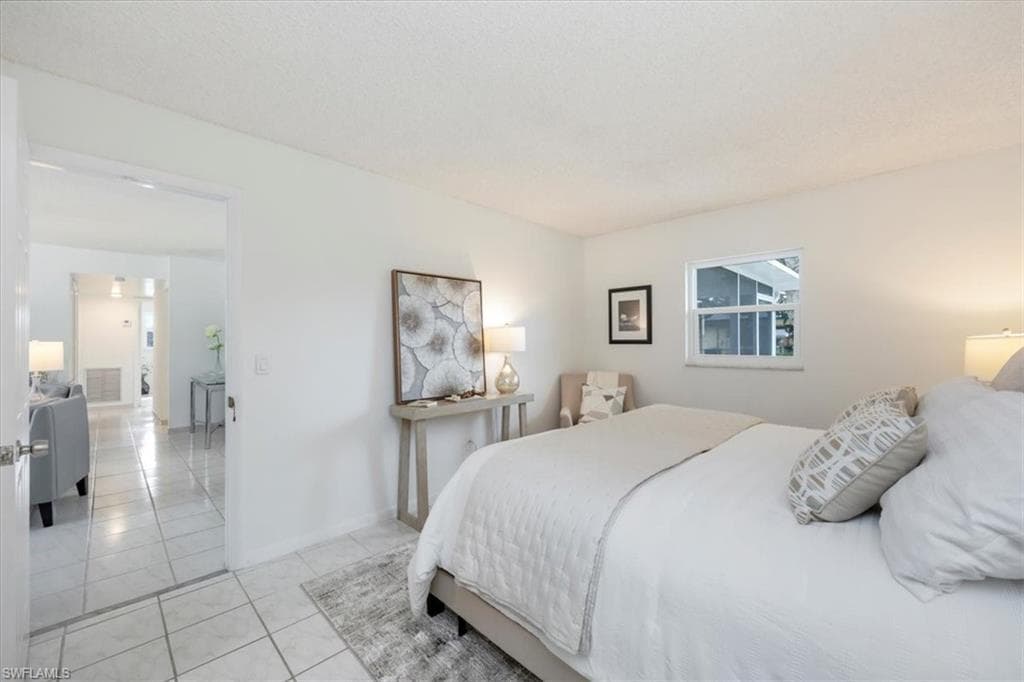 2590 Poinciana St, Naples, FL 34105-7