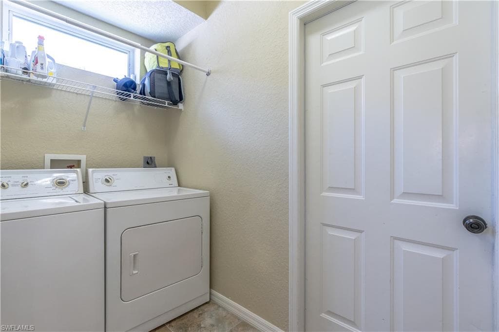 749 Crossfield Cir, Naples, FL 34104-28