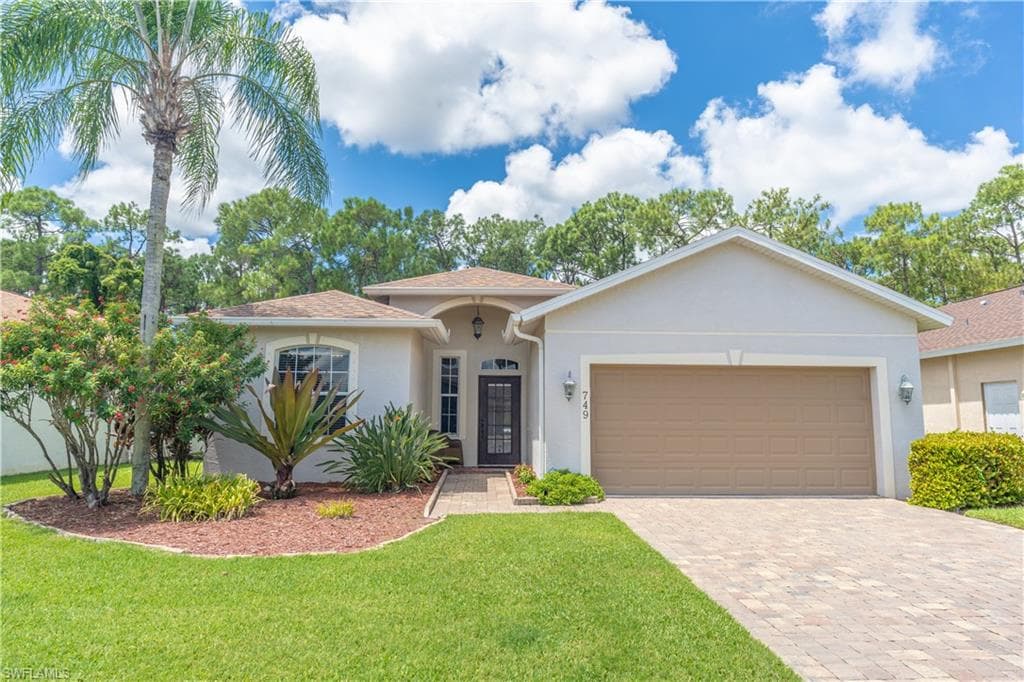 749 Crossfield Cir, Naples, FL 34104-2