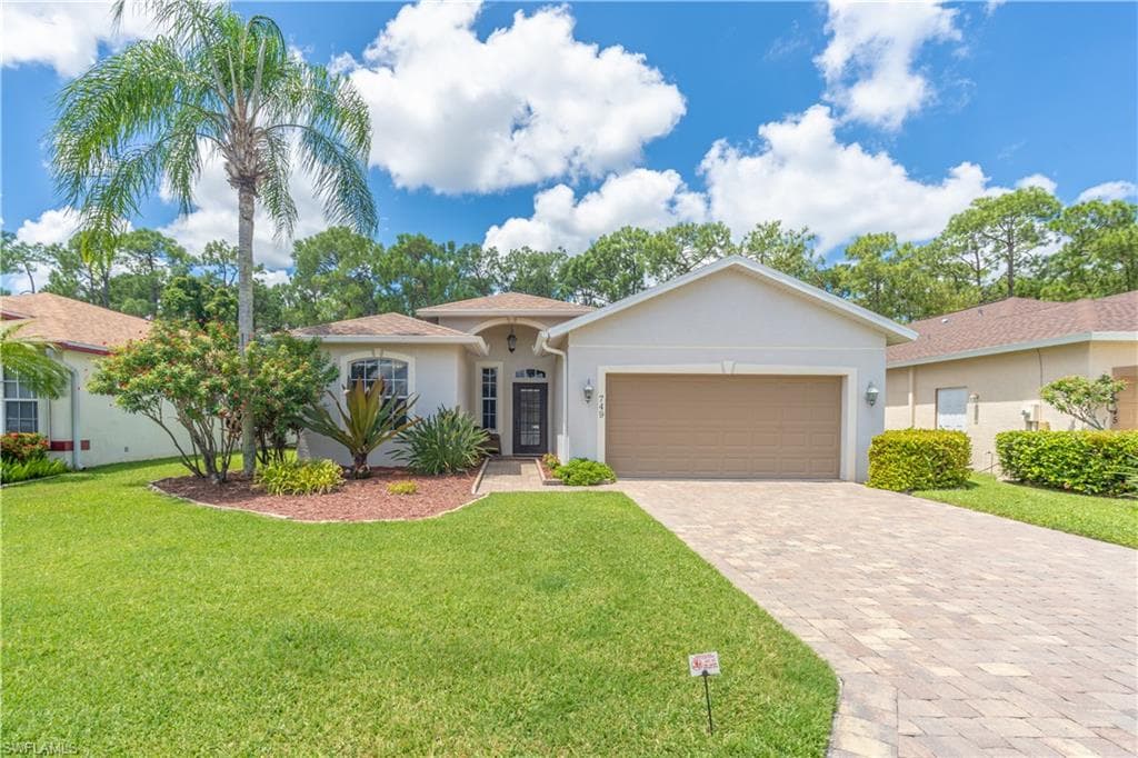 749 Crossfield Cir, Naples, FL 34104-3