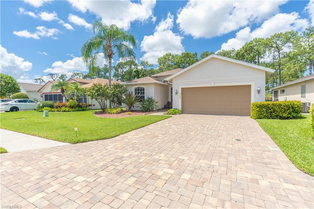 749 Crossfield Cir, Naples, FL 34104-5