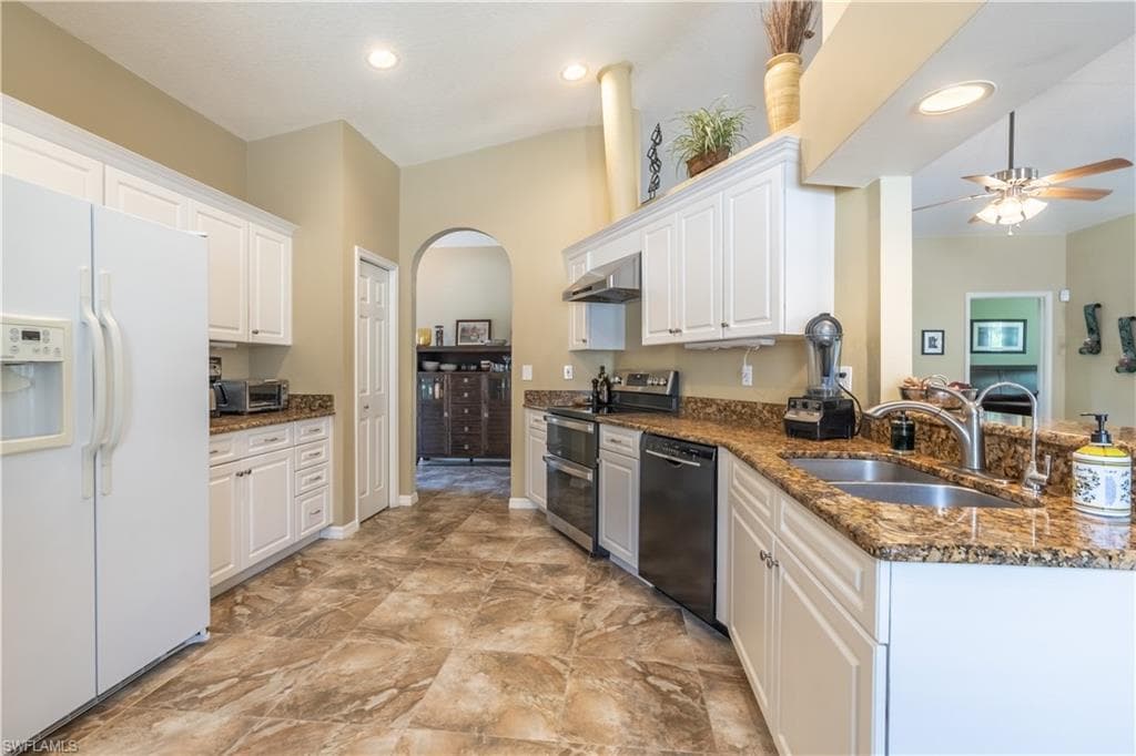 749 Crossfield Cir, Naples, FL 34104-7