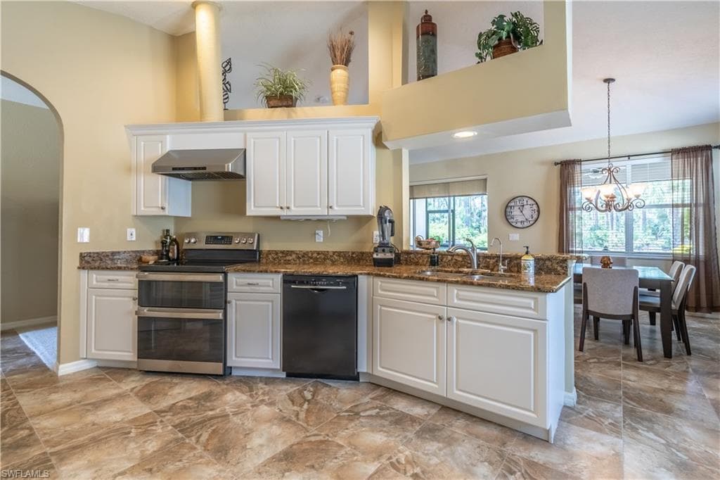 749 Crossfield Cir, Naples, FL 34104-8