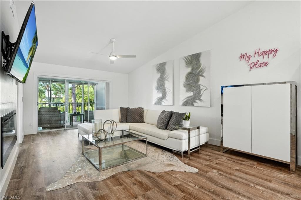 876 Gulf Pavilion Dr 201, Naples, FL 34108-8