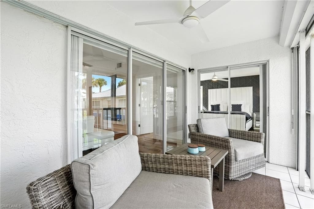 876 Gulf Pavilion Dr 201, Naples, FL 34108-17
