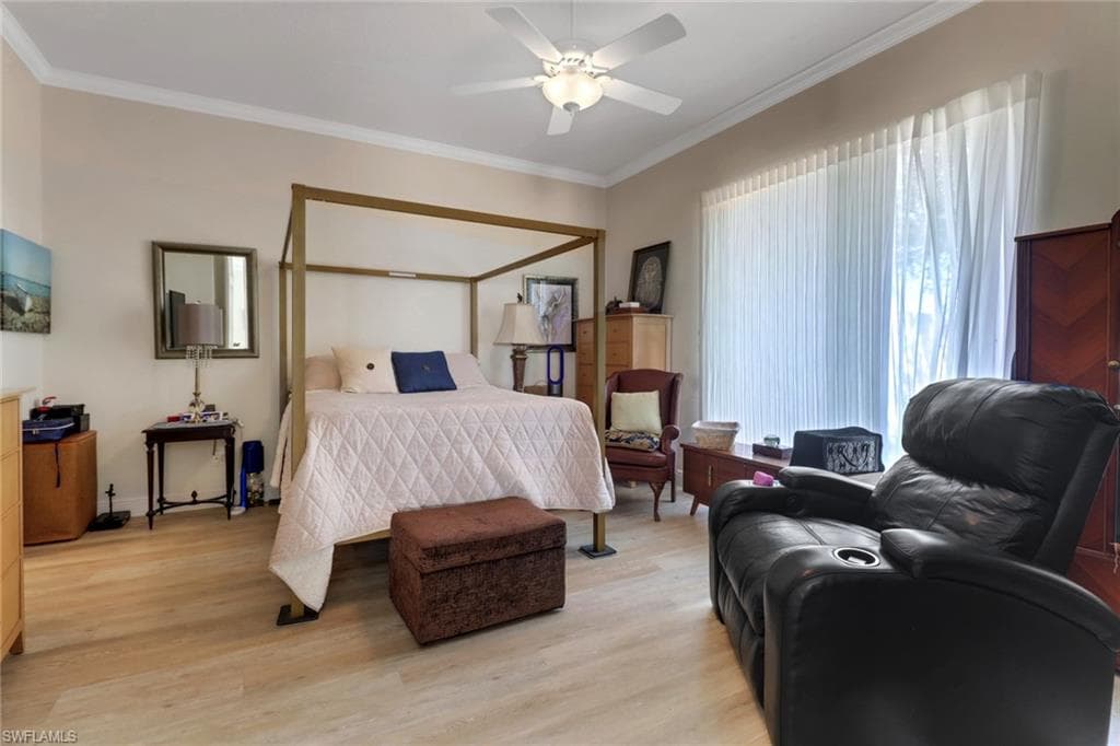5047 Jarvis Ln, Naples, FL 34119-9