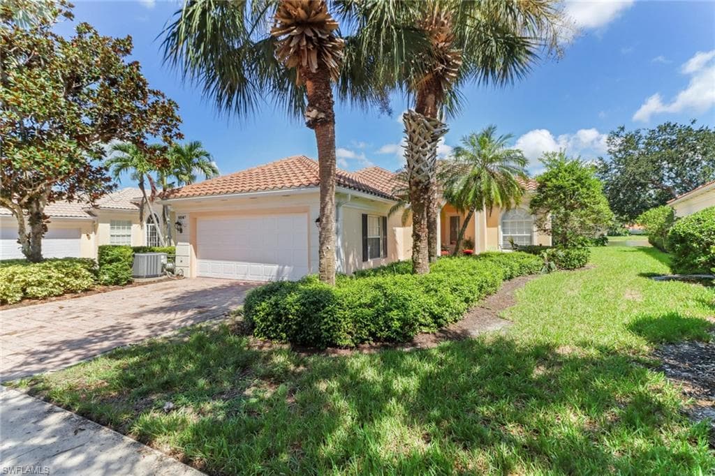 5047 Jarvis Ln, Naples, FL 34119-2