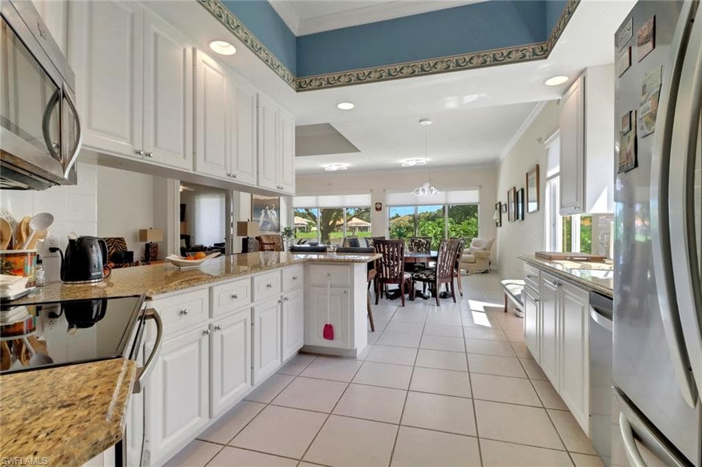 5047 Jarvis Ln, Naples, FL 34119-5