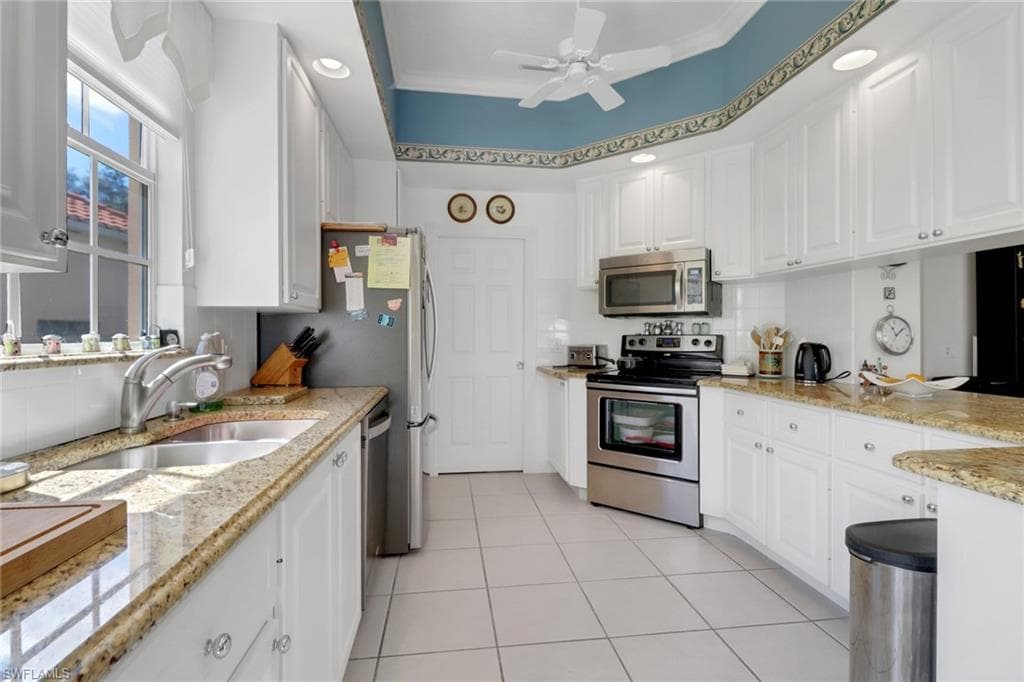 5047 Jarvis Ln, Naples, FL 34119-6