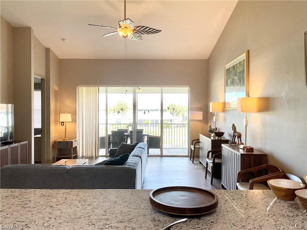 3060 Horizon Ln 1404, Naples, FL 34109-9