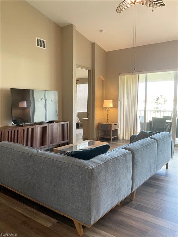 3060 Horizon Ln 1404, Naples, FL 34109-15