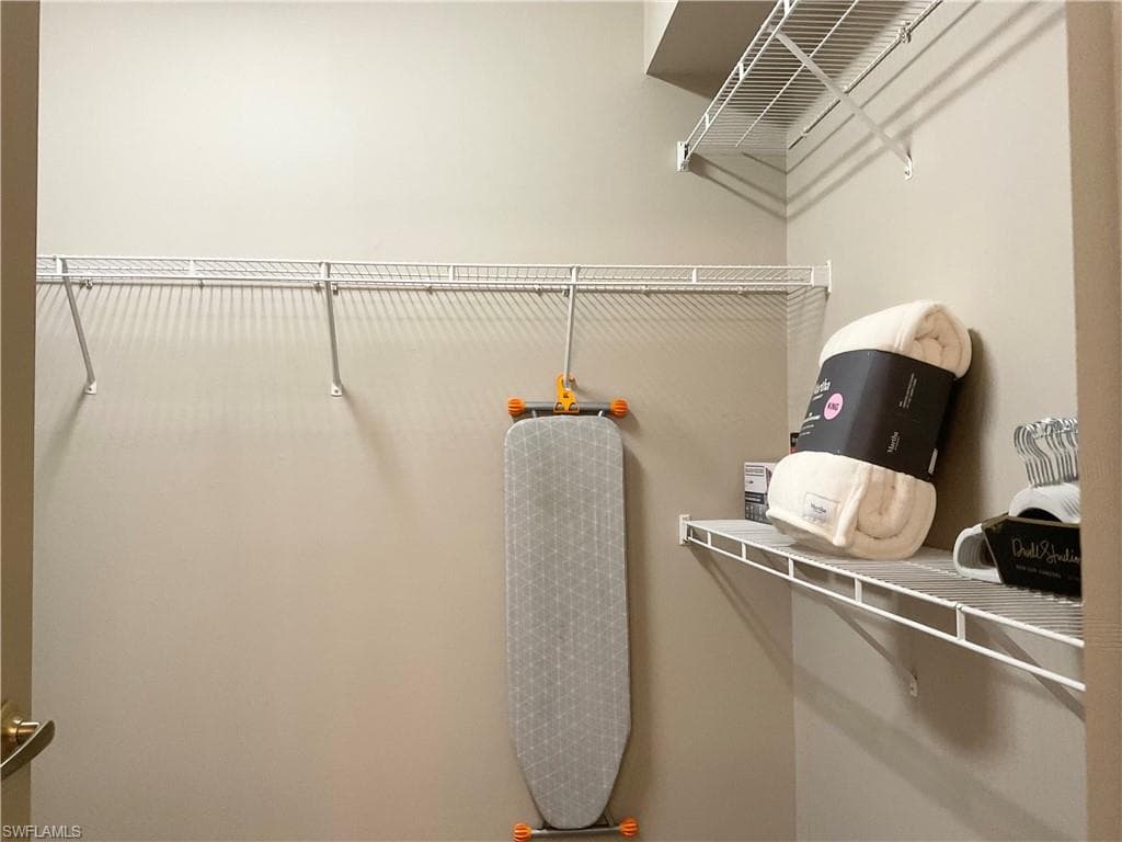 3060 Horizon Ln 1404, Naples, FL 34109-21