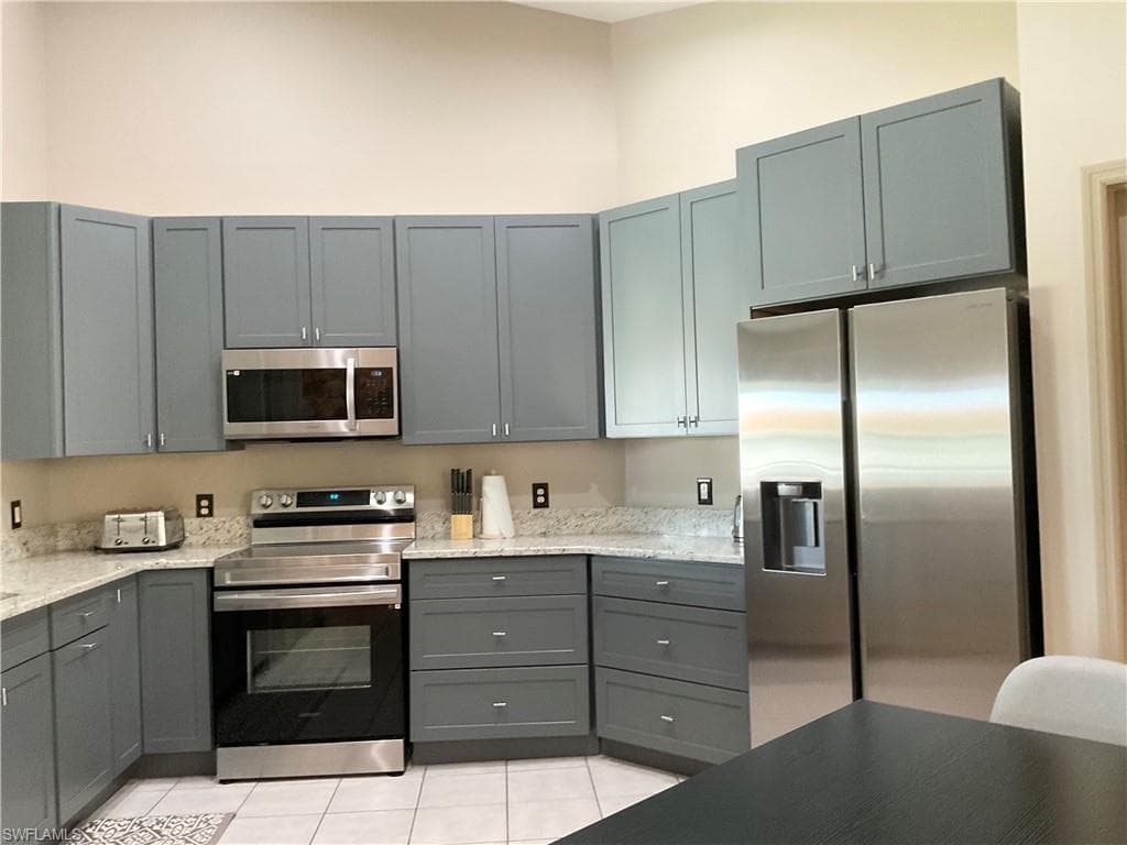 3060 Horizon Ln 1404, Naples, FL 34109-5