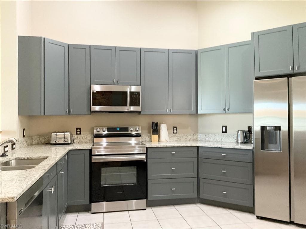 3060 Horizon Ln 1404, Naples, FL 34109-7