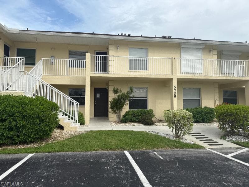 5709 Foxlake Dr 102, North Fort Myers, FL 33917-2