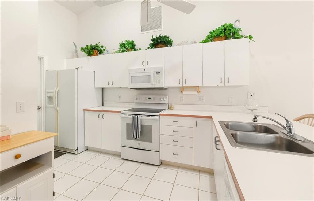 121 Estelle Dr, Naples, FL 34112-10