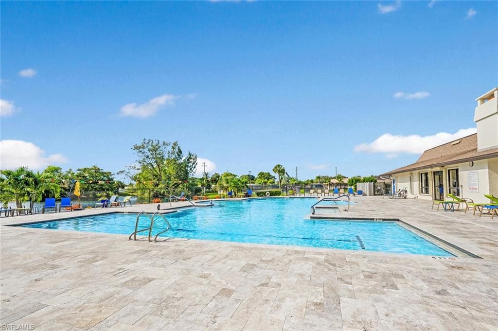 121 Estelle Dr, Naples, FL 34112-32