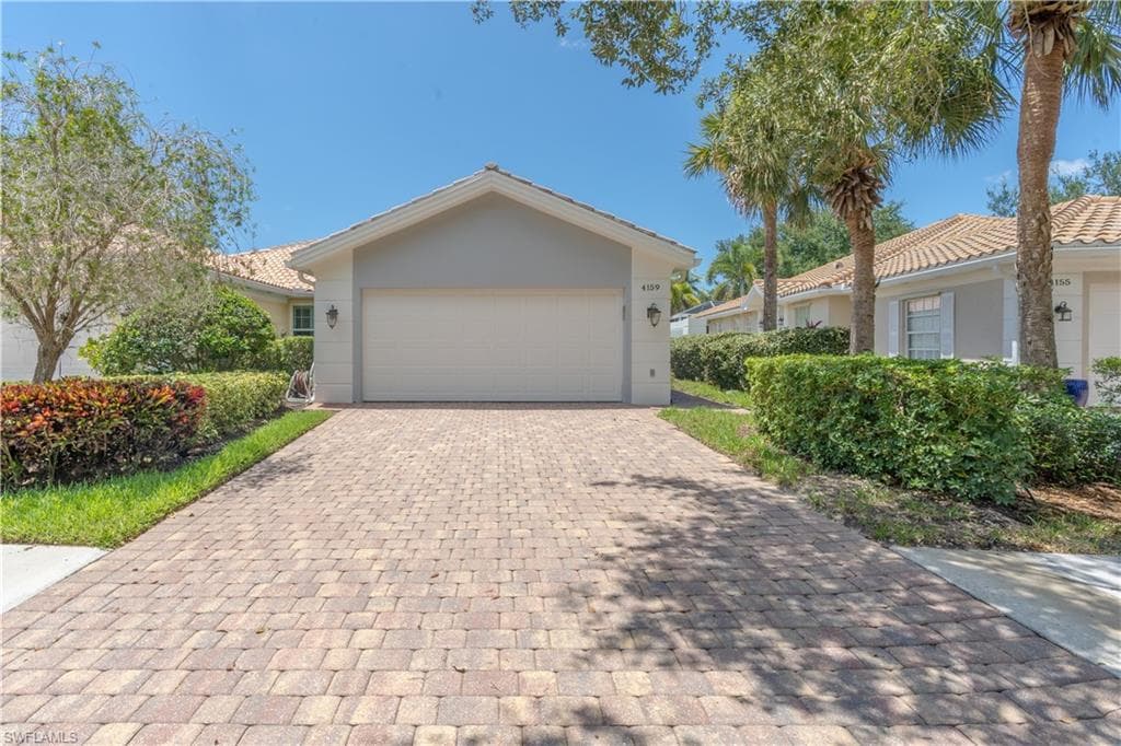 4159 Saint George Ln, Naples, FL 34119-5