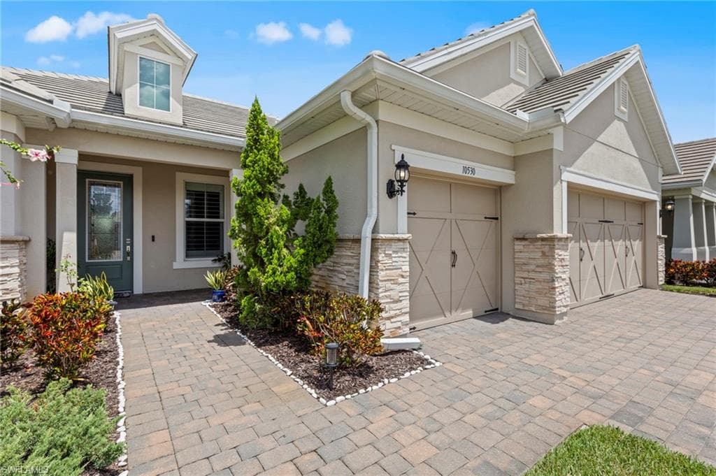 10530 Jackson Square Dr, Estero, FL 33928-3