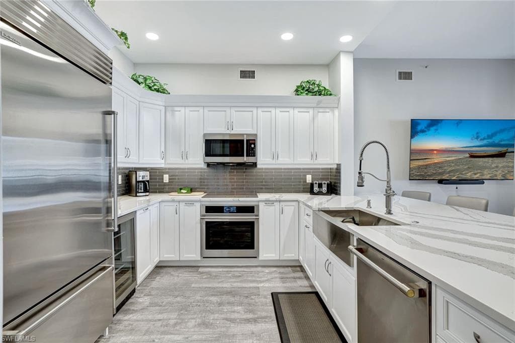 770 Bentwater Cir 103, Naples, FL 34108-1