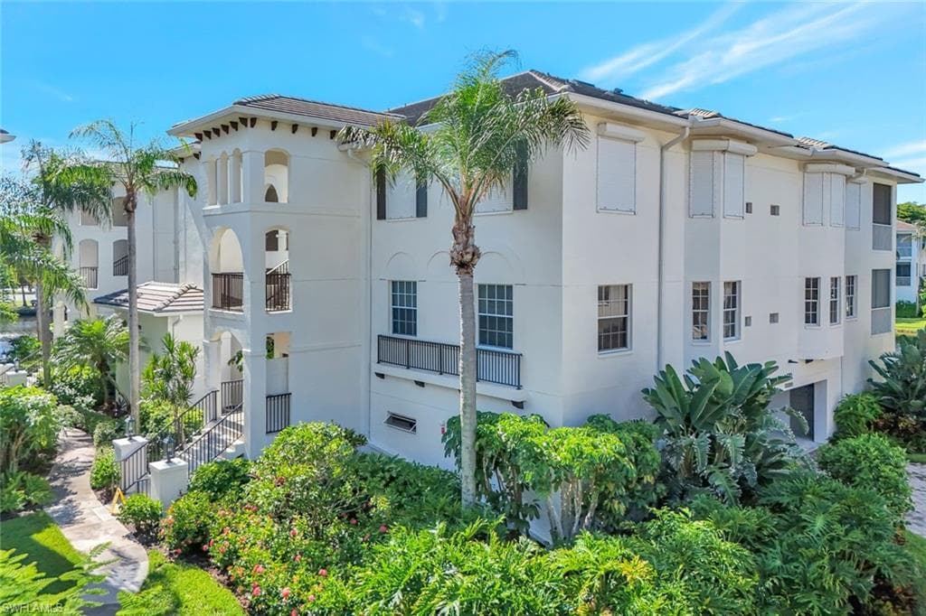 770 Bentwater Cir 103, Naples, FL 34108-22