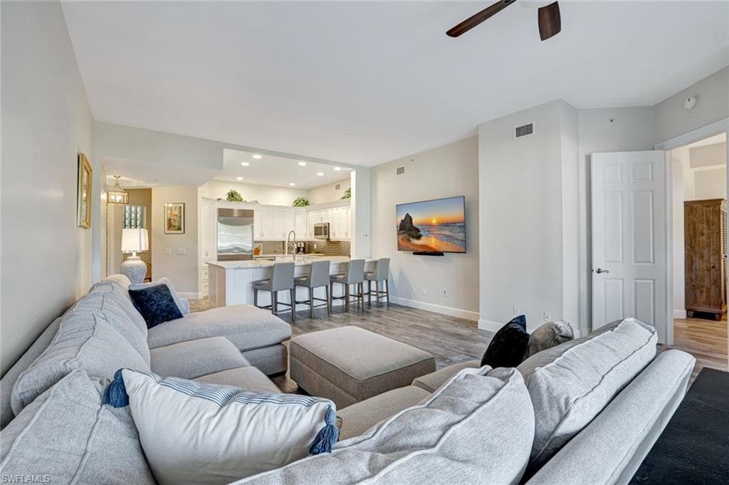 770 Bentwater Cir 103, Naples, FL 34108-5