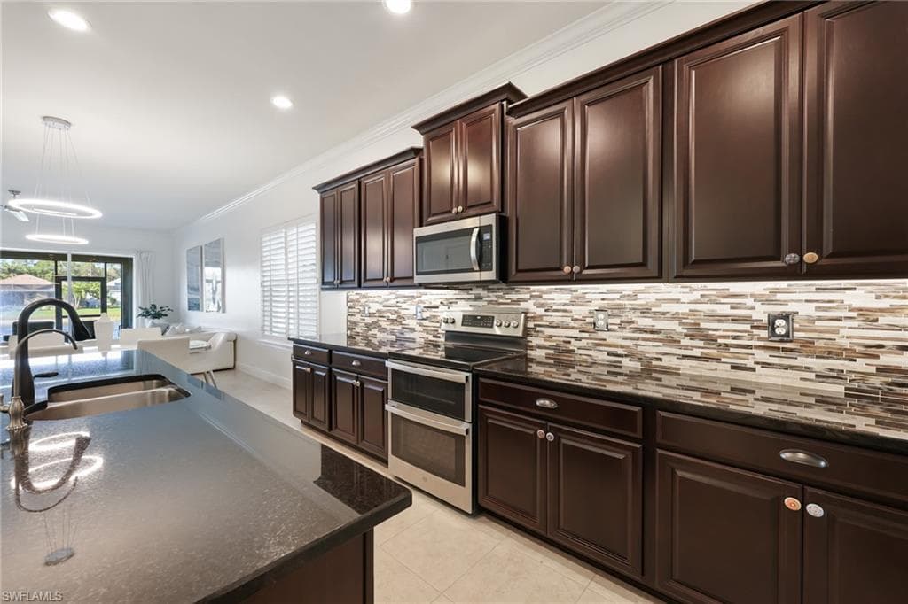 3275 Pilot Cir, Naples, FL 34120-10