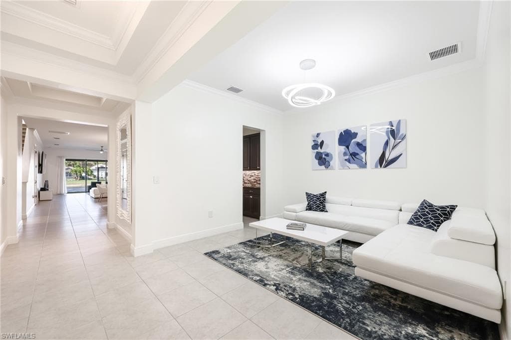 3275 Pilot Cir, Naples, FL 34120-5