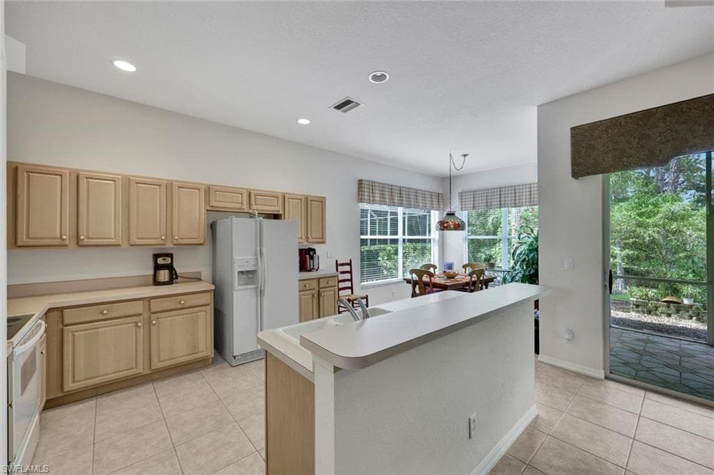 818 Grafton Ct 5, Naples, FL 34104-7