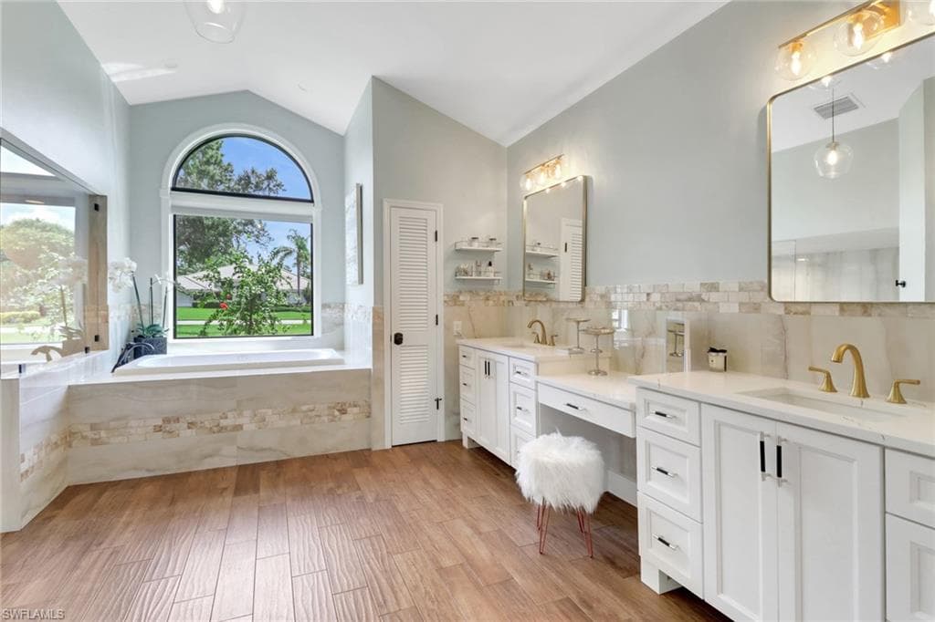 12901 Valewood Dr, Naples, FL 34119-21