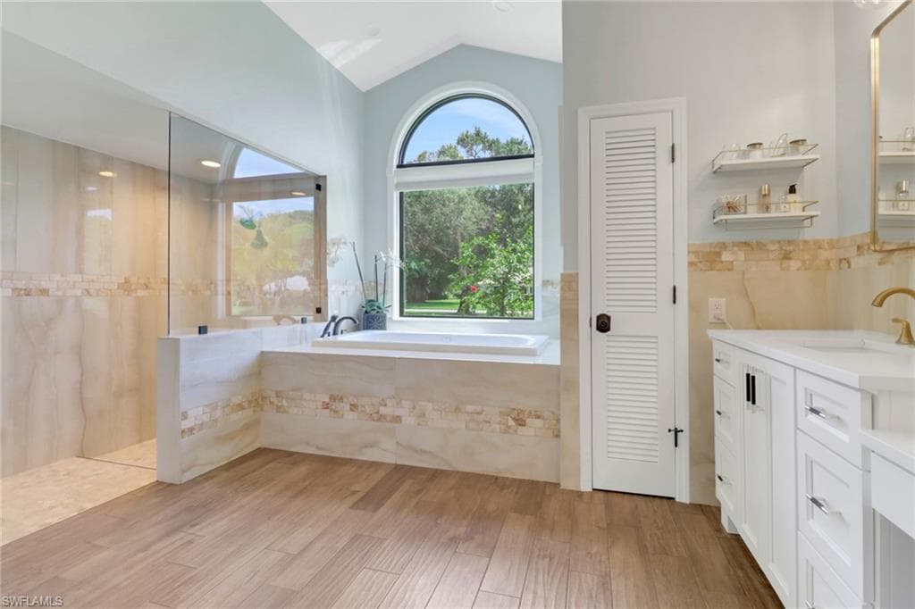 12901 Valewood Dr, Naples, FL 34119-22