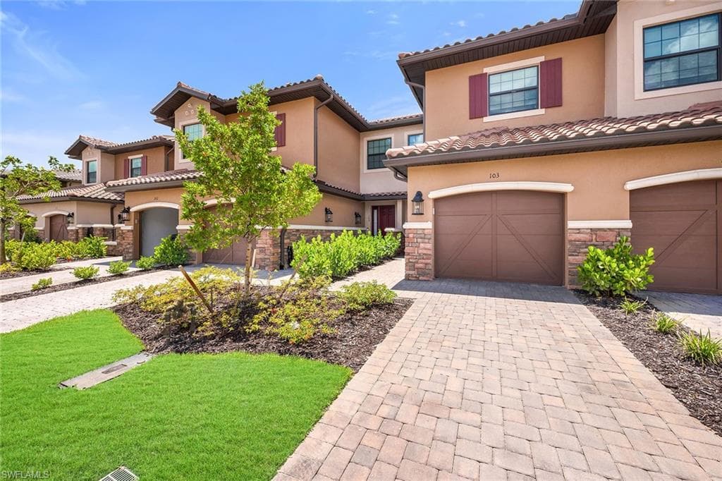 15328 Lucerna St, Naples, FL 34114-2