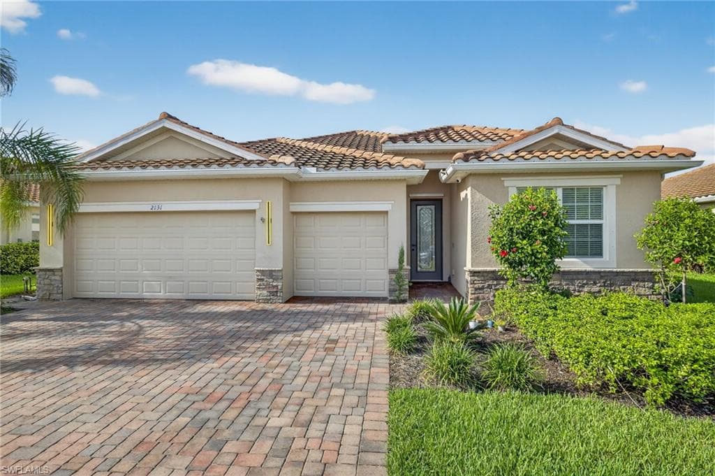 2131 Vermont Ln, Naples, FL 34120-2
