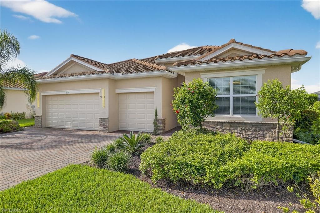 2131 Vermont Ln, Naples, FL 34120-3