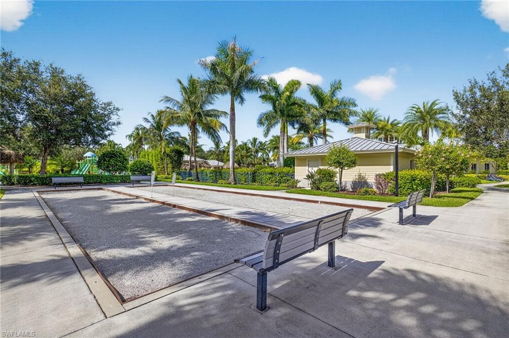 2131 Vermont Ln, Naples, FL 34120-47