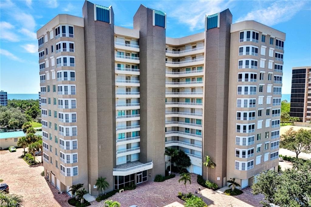 21 Bluebill Ave 1001, Naples, FL 34108-47