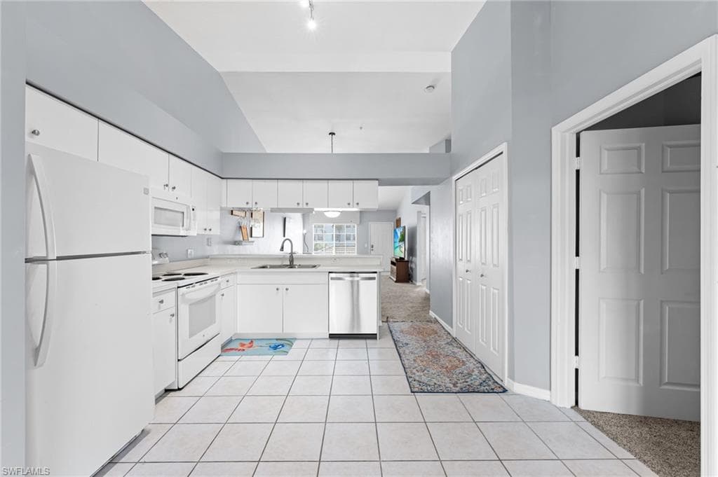 4935 Sandra Bay Dr 3-204, Naples, FL 34109-15