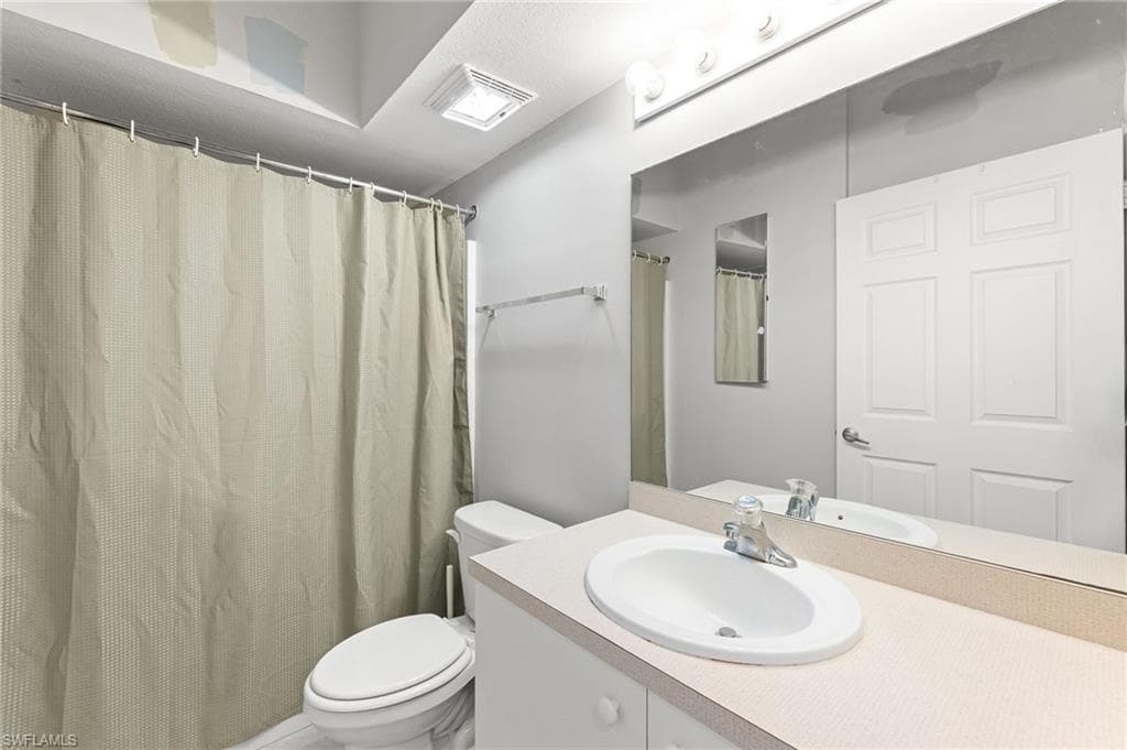 4935 Sandra Bay Dr 3-204, Naples, FL 34109-24