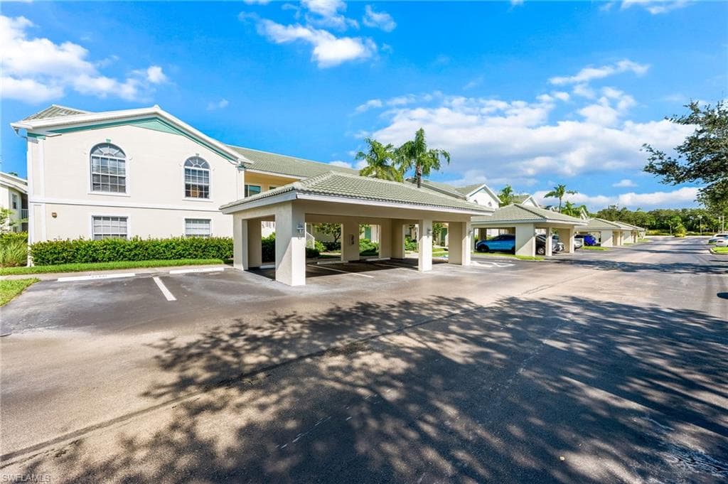 4935 Sandra Bay Dr 3-204, Naples, FL 34109-2