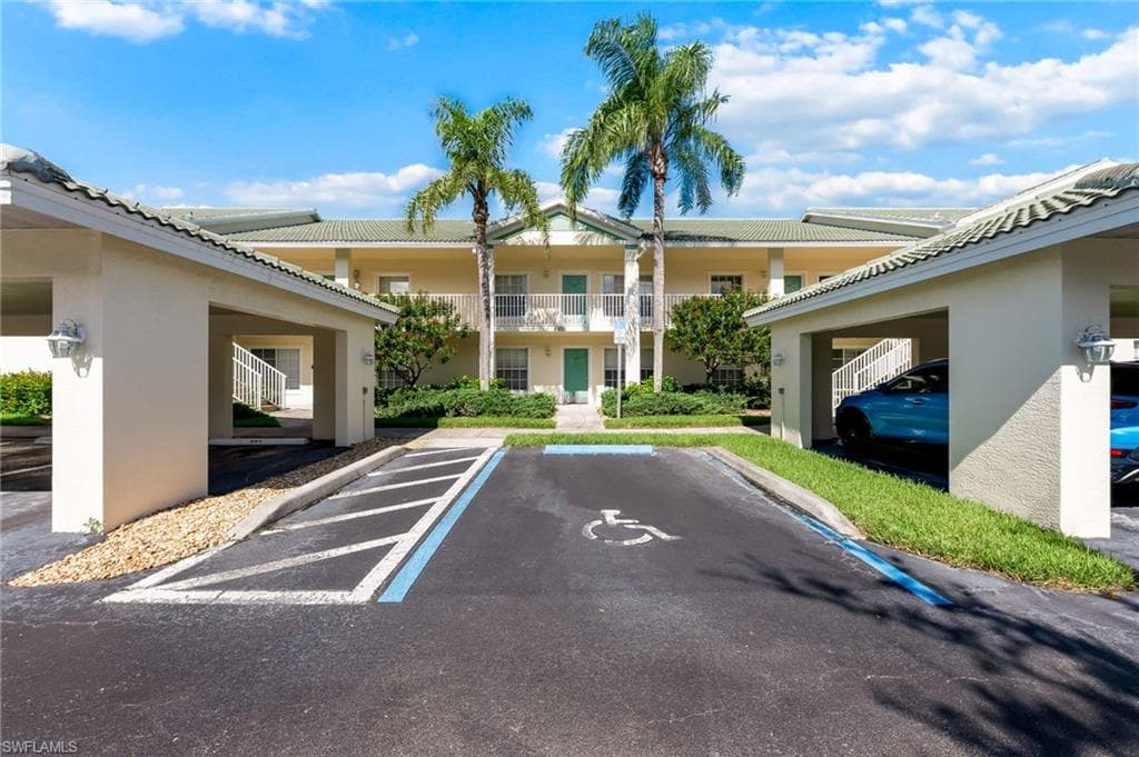 4935 Sandra Bay Dr 3-204, Naples, FL 34109-3
