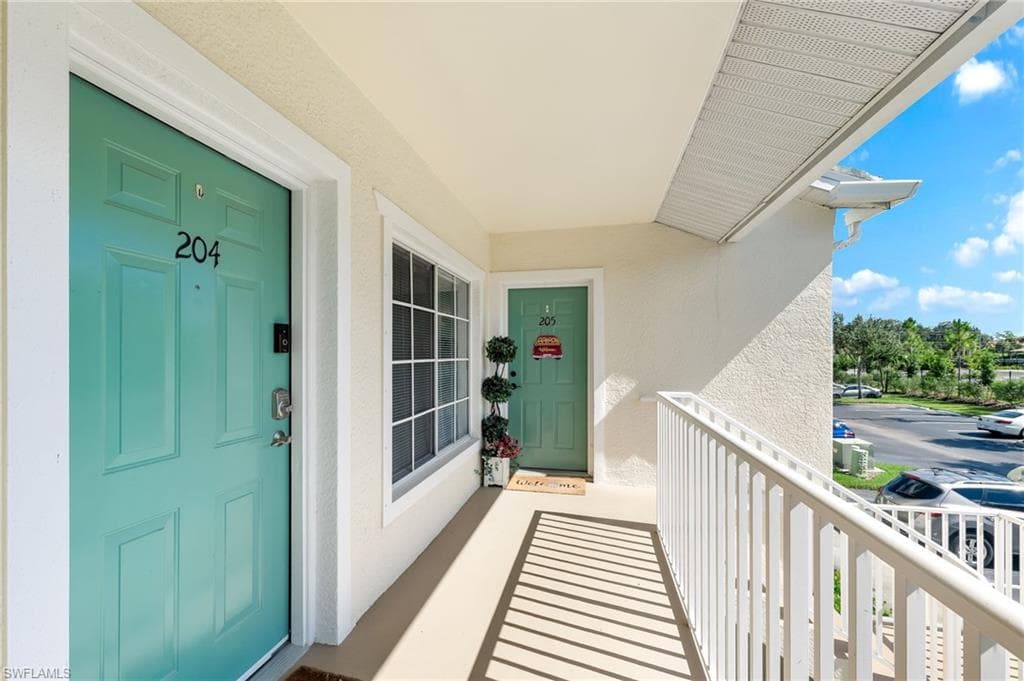 4935 Sandra Bay Dr 3-204, Naples, FL 34109-4