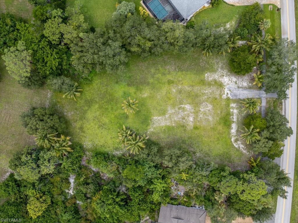 172 Hickory Rd, Naples, FL 34108-8