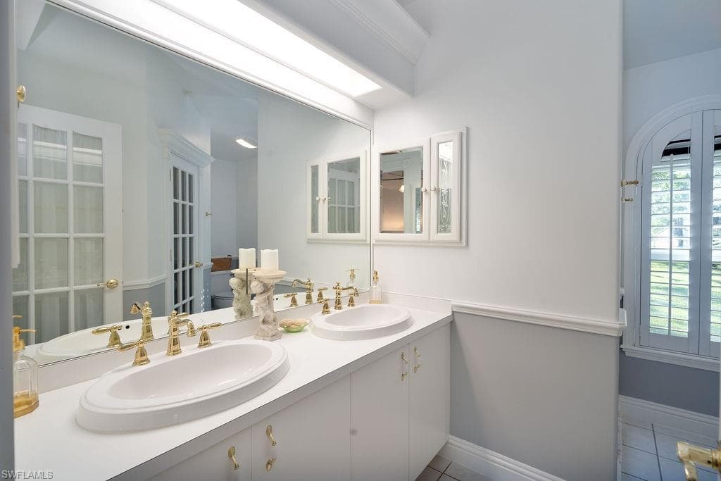 2421 22nd Ave NE, Naples, FL 34120-12