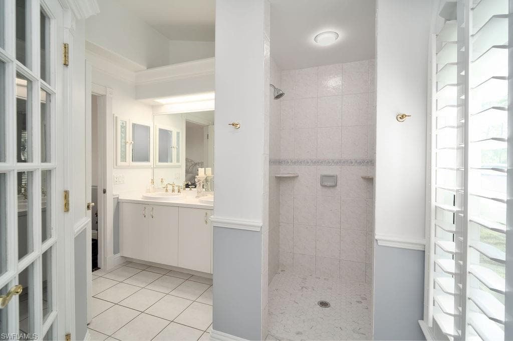 2421 22nd Ave NE, Naples, FL 34120-14