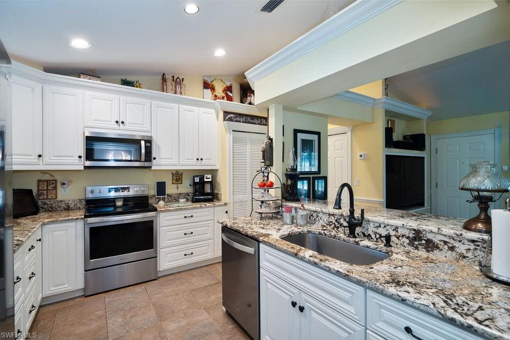 2421 22nd Ave NE, Naples, FL 34120-1