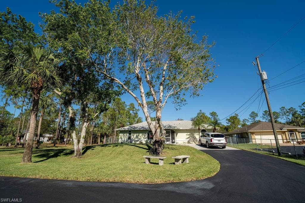 2421 22nd Ave NE, Naples, FL 34120-29