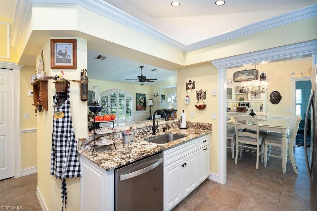 2421 22nd Ave NE, Naples, FL 34120-4