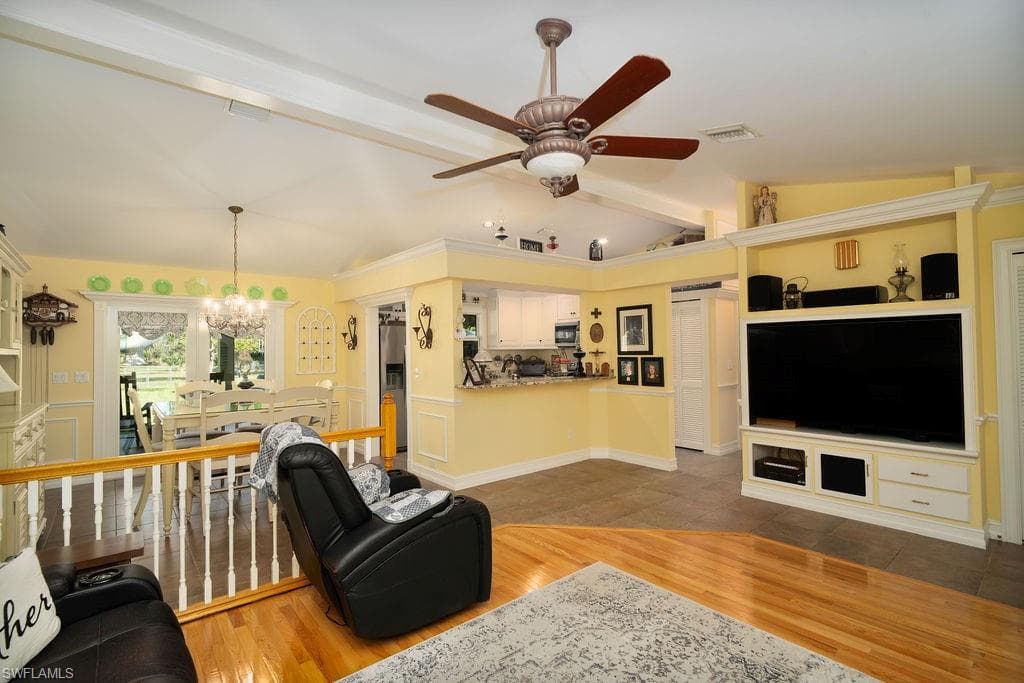 2421 22nd Ave NE, Naples, FL 34120-7