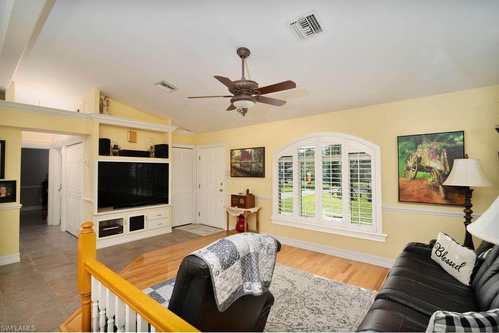 2421 22nd Ave NE, Naples, FL 34120-8