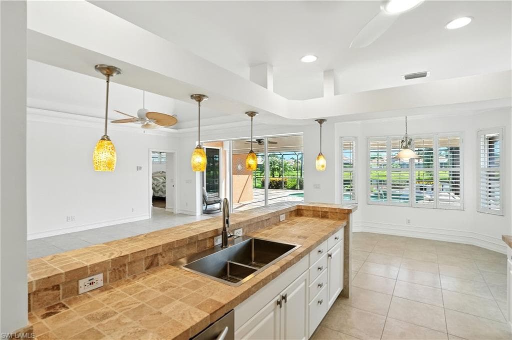 10826 Fulmar Ct, Naples, FL 34119-10